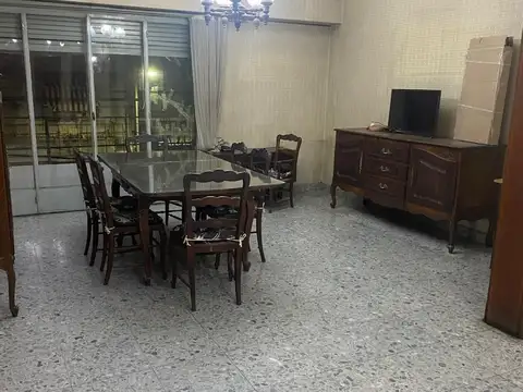 Excelente Departamento 4 amb  1ºpiso  al frente