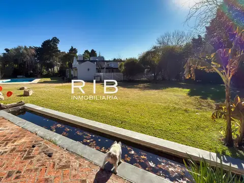 Casa en Venta con 4 cocheras