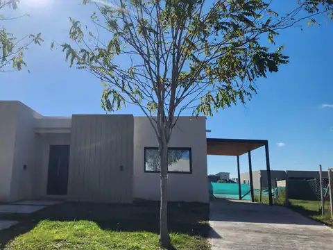 Casa en Alquiler en Pilar del Este - San Ramon, USD 1.200