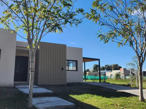 Casa 4 ambientes con 2 baños