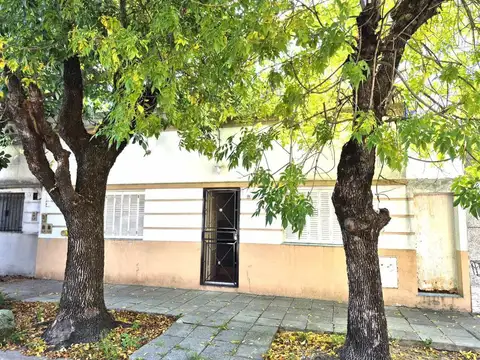 CASA A REFORMAR-4 dormitorios- terraza-LANUS OESTE
