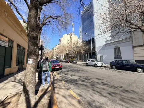 Muy buen local comercial en Velasco y Serrano
