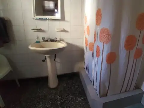 Casa 4 ambientes con 1 baño