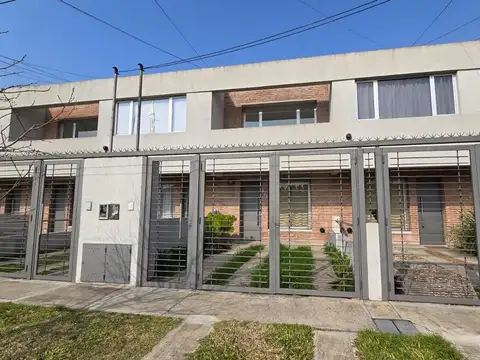 Depto Tipo Casa en Alquiler en Ituzaingo, $ 1.080.000
