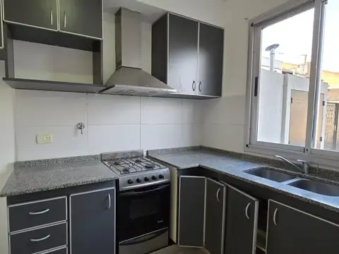 Depto Tipo Casa en Alquiler de 2 dormitorios
