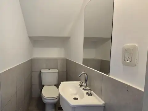 Depto Tipo Casa en Alquiler con 1 cocheras