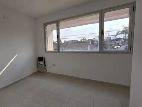 Depto Tipo Casa en Alquiler con 1 cocheras