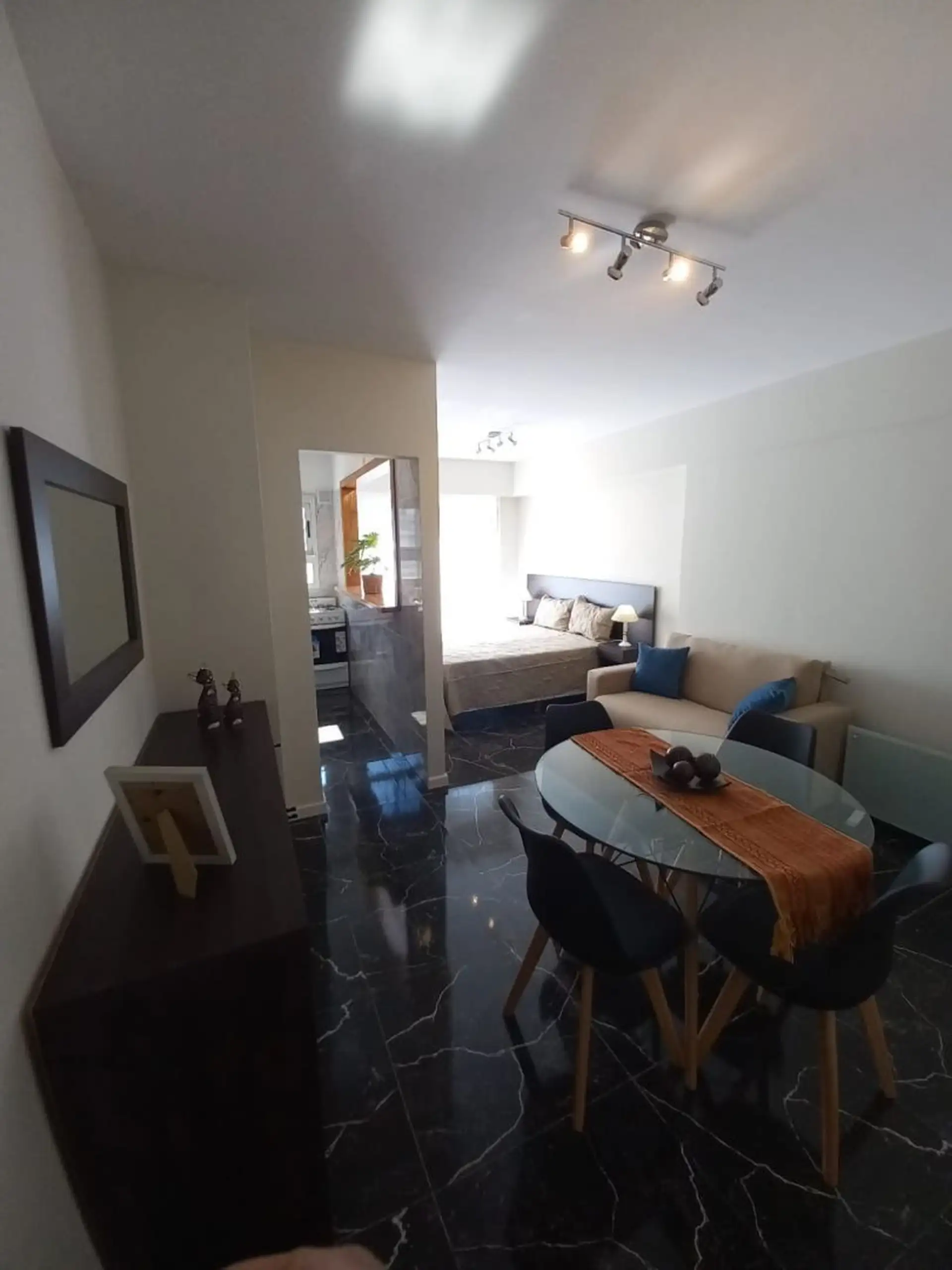 1 ambiente reciclado al frente con balcón en zona Paseo Aldrey