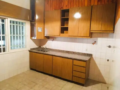 Casa en Alquiler en Ramos Mejía, $ 890.000