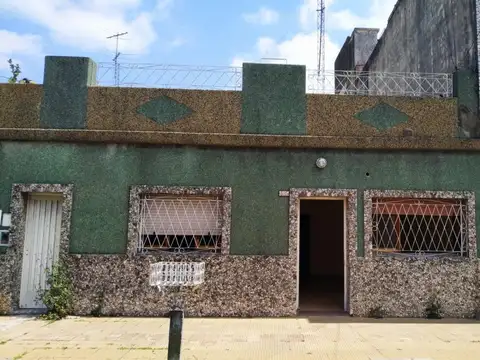 *casa 3 ambientes sobre lote 8,66 x 18 con patio y terraza