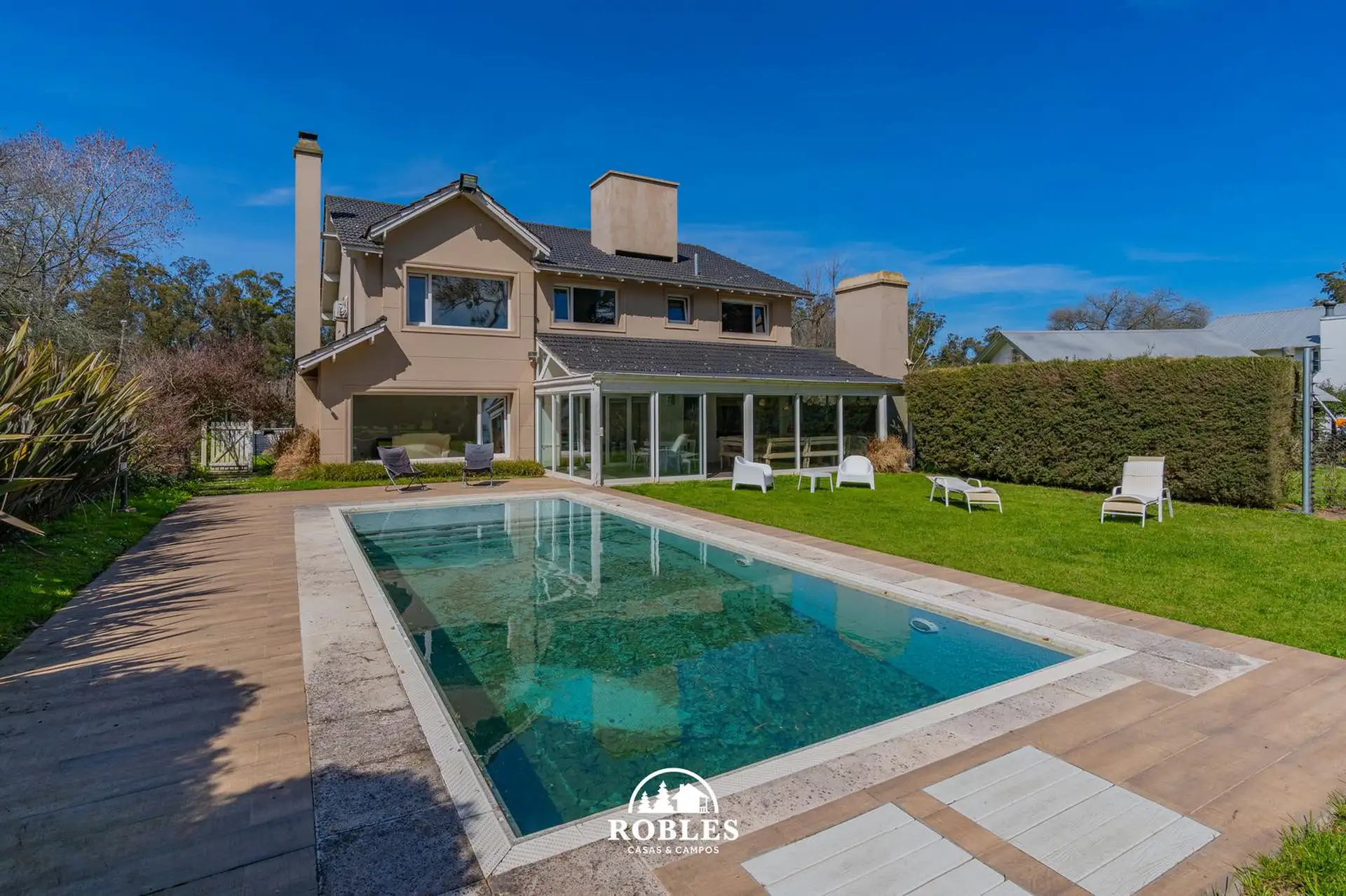 Excelente chalet de estilo en Tulsa, sobre el fairway del nuevo Golf
