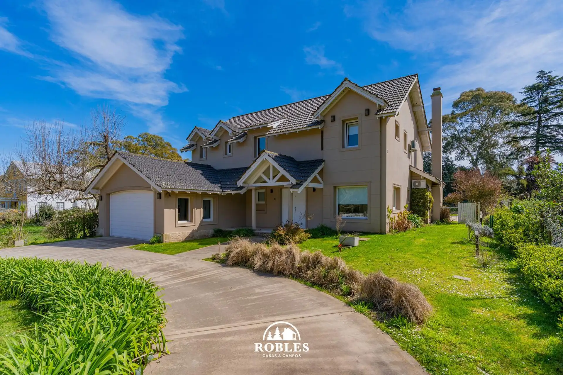 Excelente chalet de estilo en Tulsa, sobre el fairway del nuevo Golf