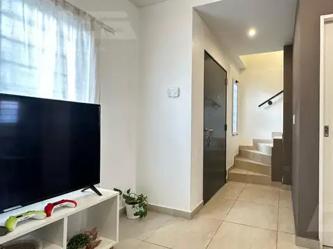 Depto Tipo Casa 4 ambientes con 2 baños