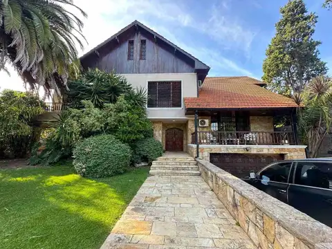 VENTA DE GRAN CASA EN ADROGUE DE 10 AMBIENTES