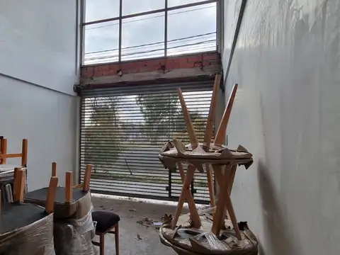 EN VENTA EN EL PALOMAR LOCAL A ESTRENAR SOBRE ITACUMBU CON BAÑO - FICHA 9073