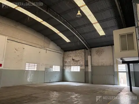 Titularía EXCELENTE DEPOSITO CON OFICINAS. Inmejorable ubicación a dos cuadras del Acceso a Tigre.