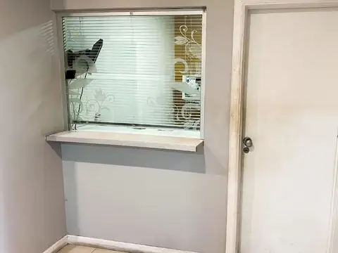 Oficina en Venta con 8 cocheras