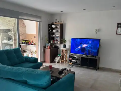 Casa en Venta con 3 cocheras