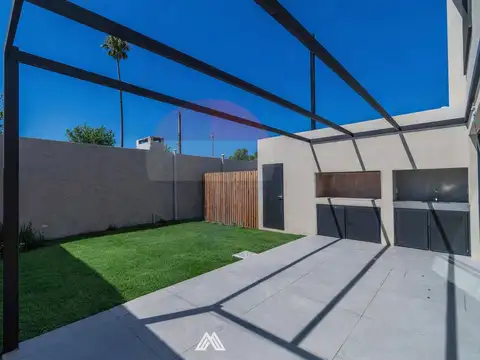 Casa 5 ambientes con 3 baños