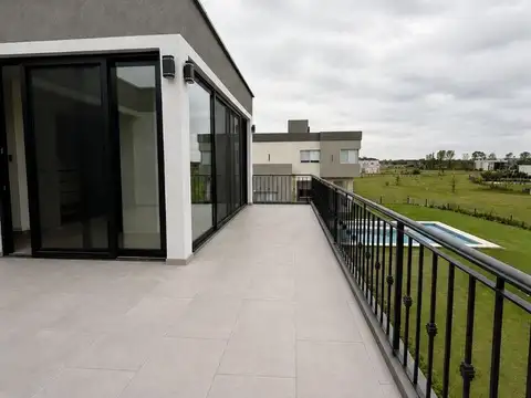 Casa 5 ambientes con 4 baños