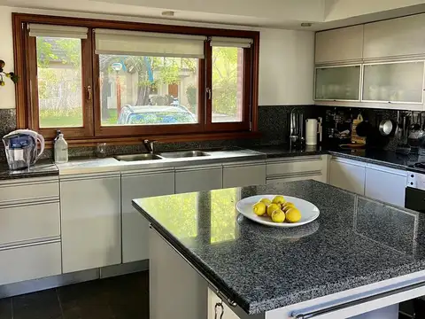 Casa en Venta con 8 cocheras