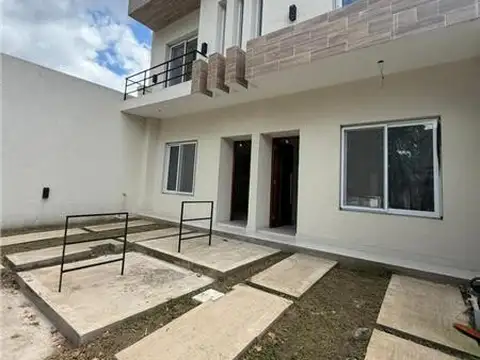 Depto Tipo Casa en Alquiler de 3 dormitorios
