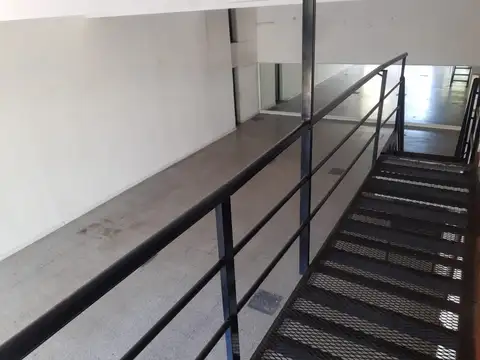 Alquiler de excelente local comercial en Adrogué