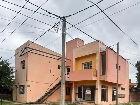 EN VENTA SALON COMERCIAL + CASA + DEPTO. EN RECREO
