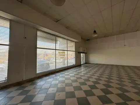 Local en Alquiler en Moron, $ 2.500.000