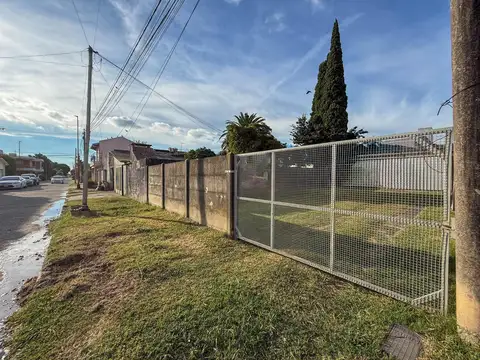 VENTA/ PERMUTA-  Galpón, Perú 1800 - Armstrong, Santa Fe