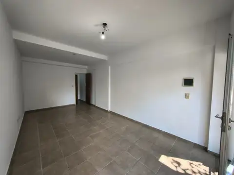 Local en Alquiler en Echesortu, $ 400.000