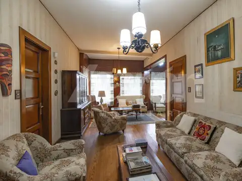 Casa 6 ambientes con 2 baños