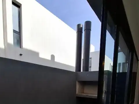 Casa 4 ambientes con 3 baños