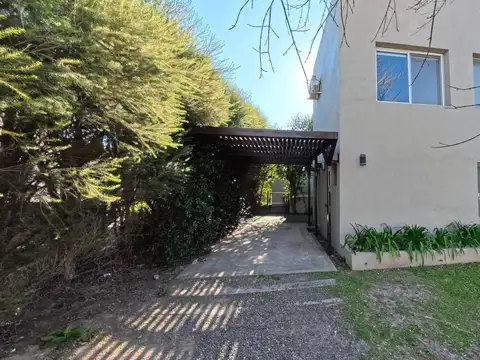 Casa en Venta con 3 cocheras