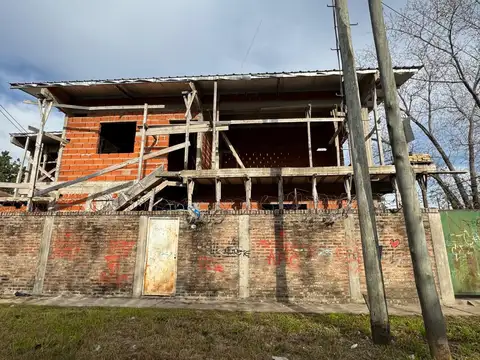 LOTE DE TERRENO CON CONSTRUCCIÓN EN VENTA EN CLAYPOLE