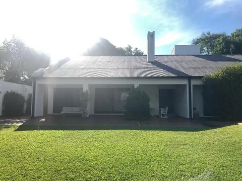 Casa 6 ambientes con 3 baños
