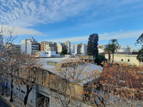 Teniente General Juan Domingo Perón 4000, Piso 4