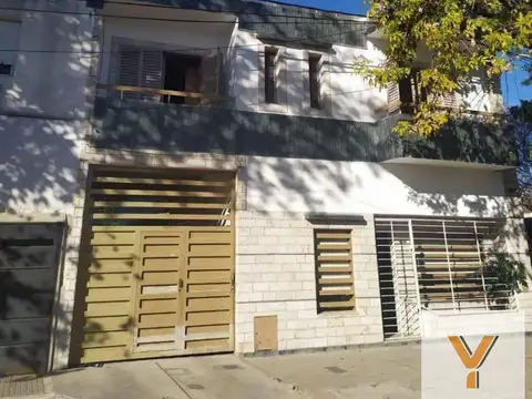 Casa en venta - 4 Dormitorios 3 Baños - Rosario