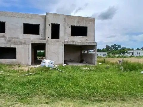 Casa 4 ambientes con 4 baños