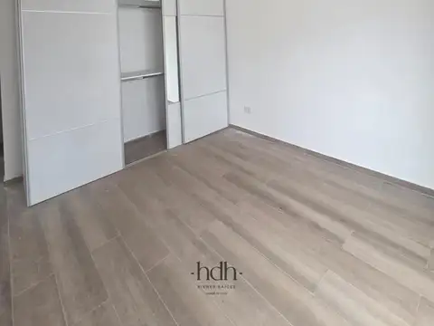 Casa en Alquiler con 2 cocheras