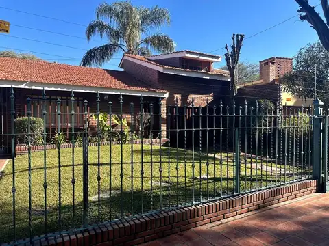 Casa 6 ambientes con 2 baños