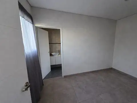 Casa 5 ambientes con 4 baños