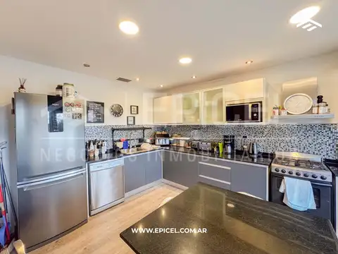 Casa 4 ambientes con 2 baños