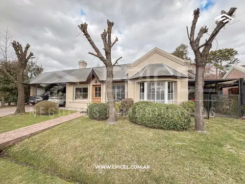 Casa en Venta con 2 cocheras