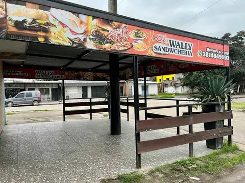 SE VENDE CASA CON LOCALES COMERCIALES