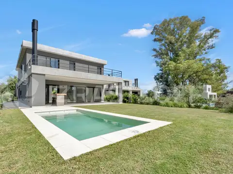 Casa en Azzurra Tortugas 2 suites, 2 dorm, pileta. ACEPTA LOTE EN PARTE DE PAGO EN AZZURRA