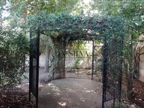 Extraordinaria Casa con Parque. Excelente ubicación 