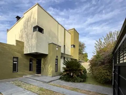Casa 5 ambientes con 3 baños