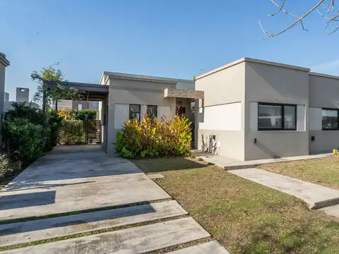 CASA EN VENTA 4 AMB - SAN ALFONSO