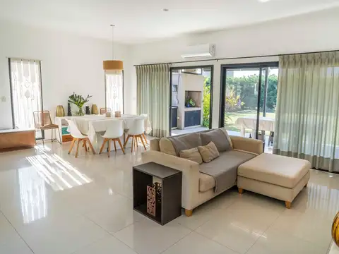 Casa en Venta en Pilar del Este - San Alfonso, USD 166.000